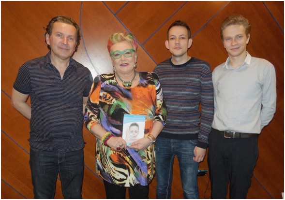 команда Школы и доктор Зеленкова на одно м из первых её визитов в Россию